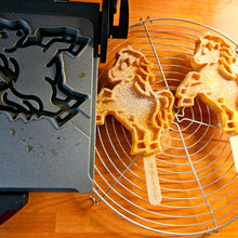 Lade das Bild in den Galerie-Viewer, Ponywaffeleisen Yammie